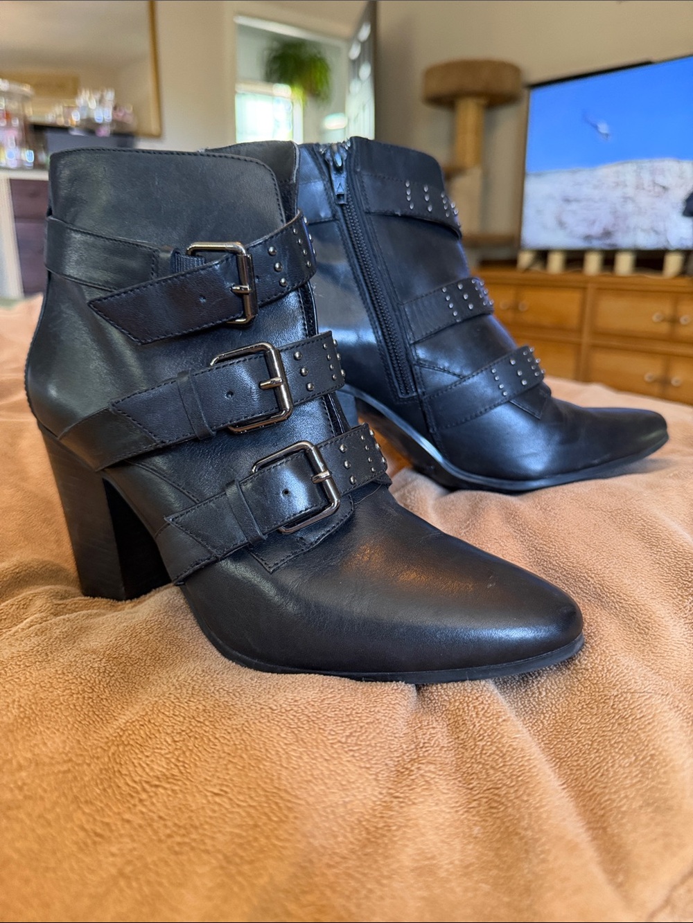 Aerosoles Heelrest Black leather Buckle Detail Ankle Boots